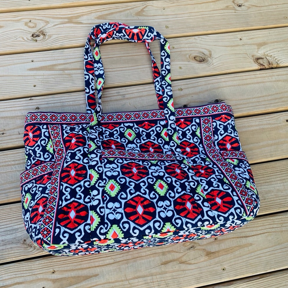 Vera Bradley Get Carried Away Tote NWT - Picture 7 of 11